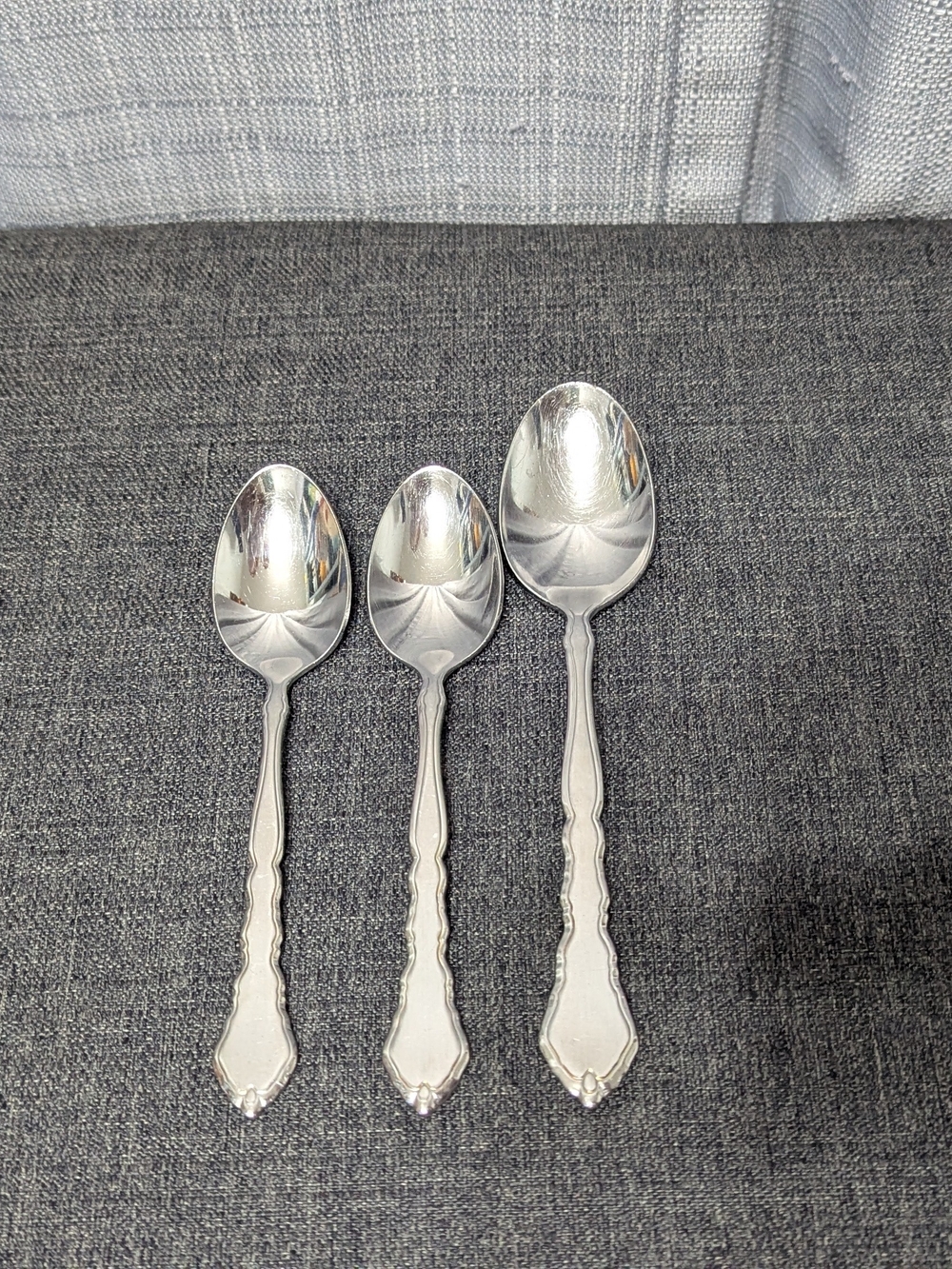 Oneida - SATINIQUE - lot of 3 Spoons - Teaspoons And Tablespoon